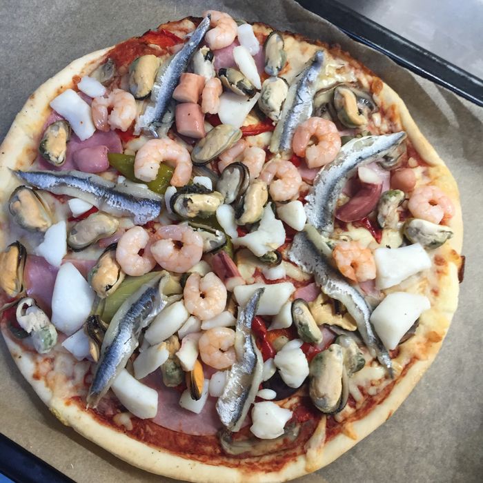Pizza Spezial mit Meeresfrüchten gepimpt.