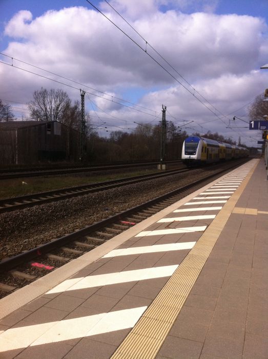 Metronom aus Bremen nach Hamburg am Bahnhof Lauenbrück