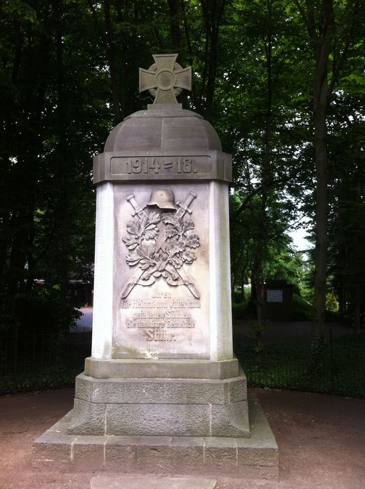 Kriegerdenkmal bei der Kirche