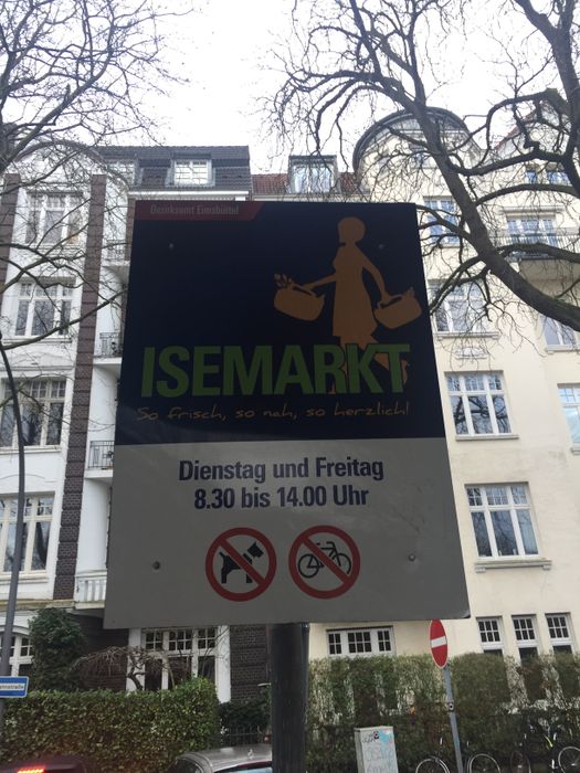 Keine Köter, keine Fahrräder erlaubt auf dem Wochenmarkt Isestraße
