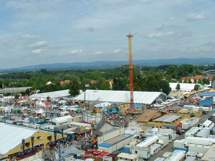 Gäubodenfest in Straubing - Blick über das Gelände