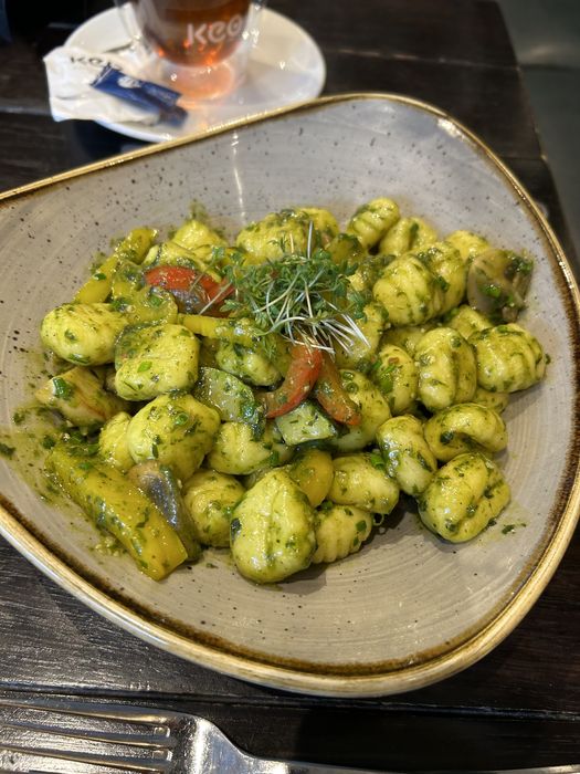 Gnocchi mit Gemüse und Pesto