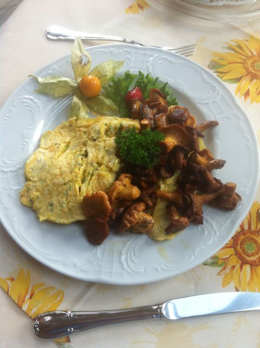 Frische Pfifferlinge mit Rührei und Bratkartoffeln