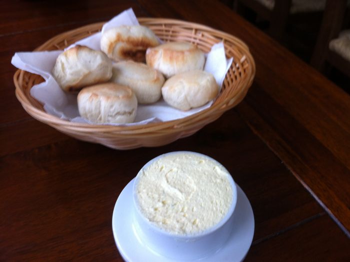 Pizzateig Brötchen und Butter gab es auch