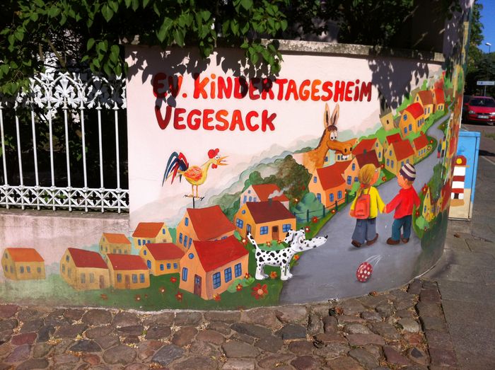 Ev. Kindertagesheim Vegesack - bemalte runde Ecke mit den Stadtmusikanten