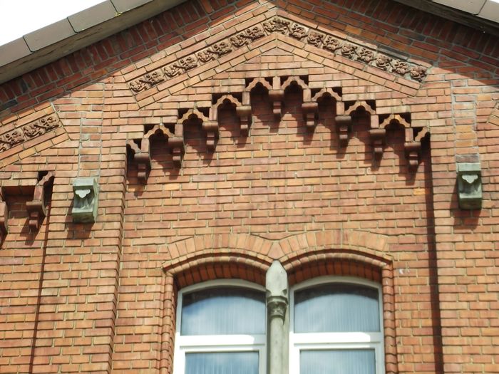 schöne Verzierungen am Bassumer Backstein Bahnhof