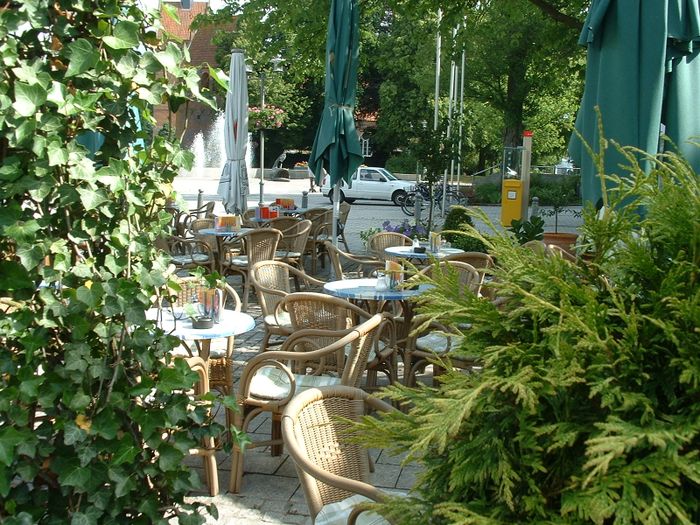 Cafe Mare in Bad Zwischenahn - Plätze neben dem Cafe