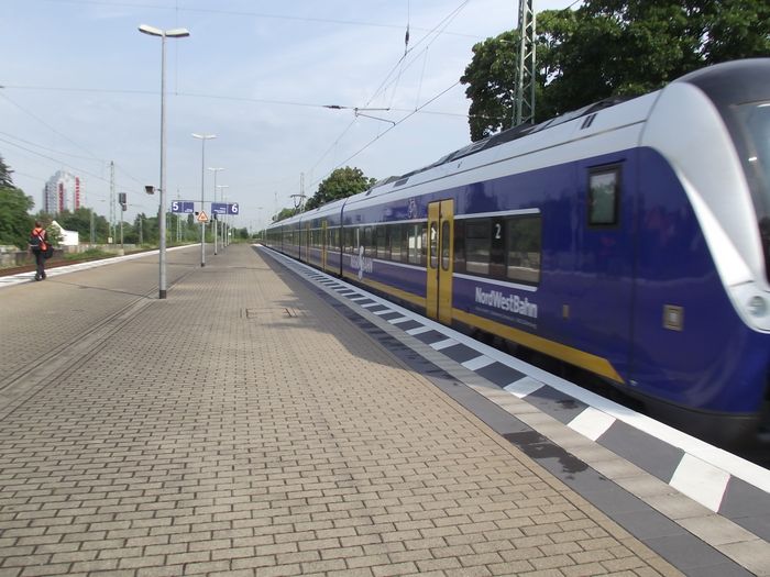 Mein Zug nach Vegesack am Bahnhof Bremen-Walle 