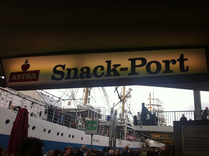 Snack Port vor der MIR am Hafengeburtstag 2012