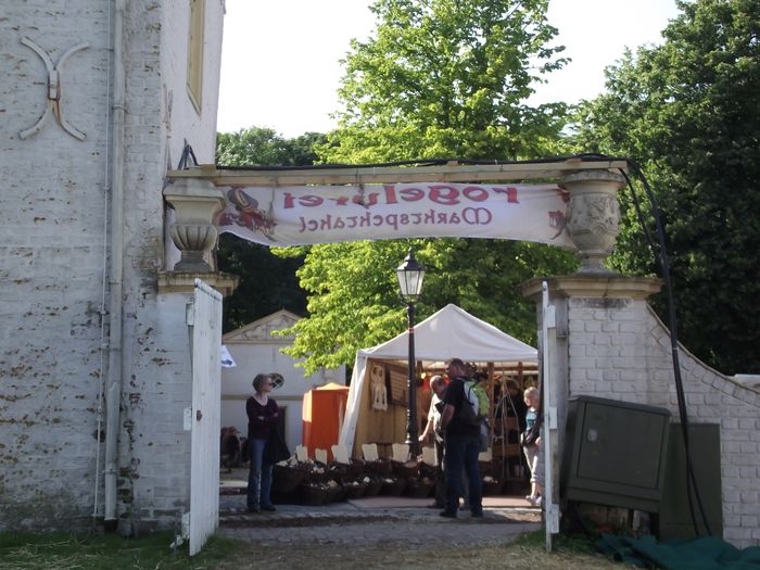 Fogelvrei Ritterfest - Im Heerlager hinter dem Schloß Dornum am Ausgang