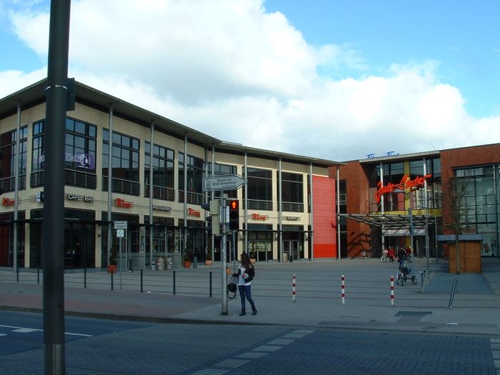 Jute Center Delmenhorst Eingang vom Bahnhof
