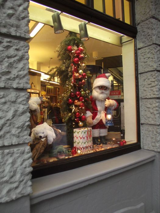 Rats-Apotheke - Weihnachtsdeko im  Schaufenster