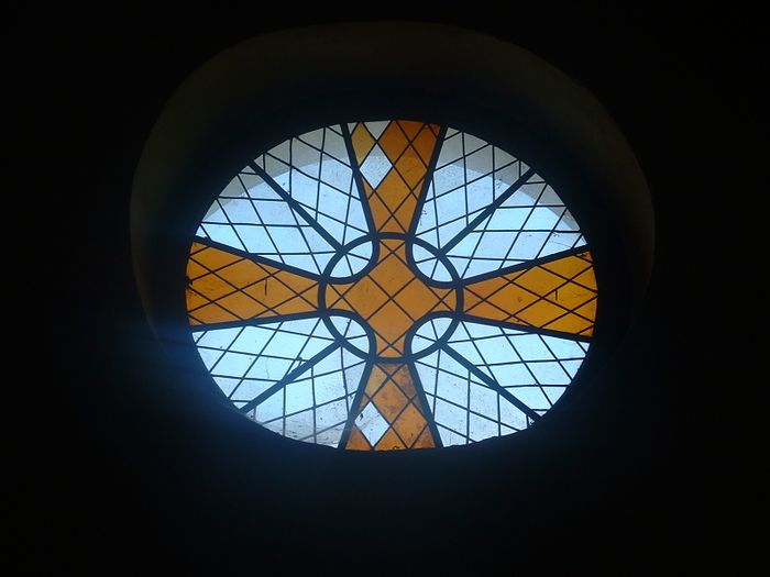 Kloster Bursfelde - Kirchenfenster mit dem Symbol der Zisterzienser Mönche