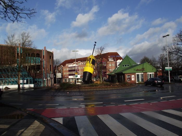 Kreisverkehr in Leer vor dem Hotel Frisia