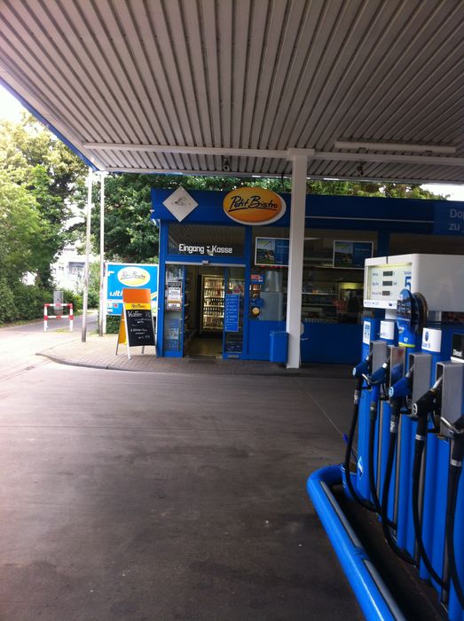 Eingang der ARAL Tankstelle in der Bremer Straße