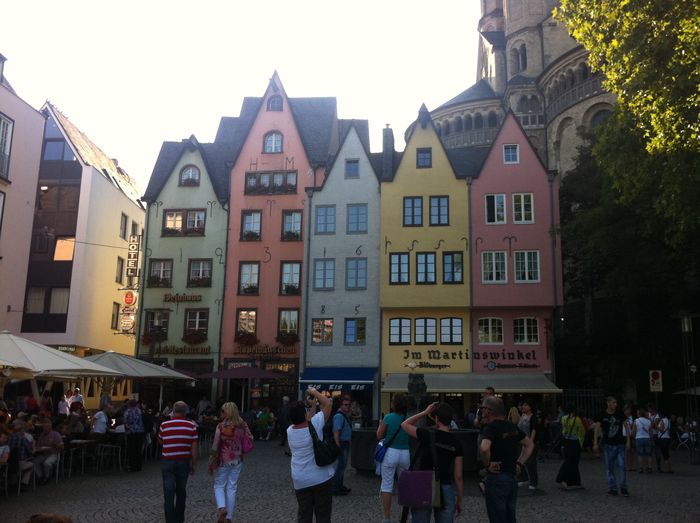 Schöne alte Häuser in Köln, und schon werden die nächsten Bilder vom golocal Treffen gemacht