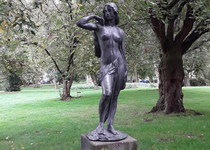 Bild zu Fee - Skulptur im Stadtgarten