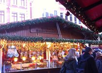 Bild zu Weihnachtsmarkt Giebel erstrahlen im Licht in Lüneburg