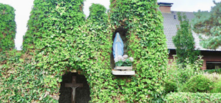 Bild zu Kreuzkapelle und Lourdes-Grotte