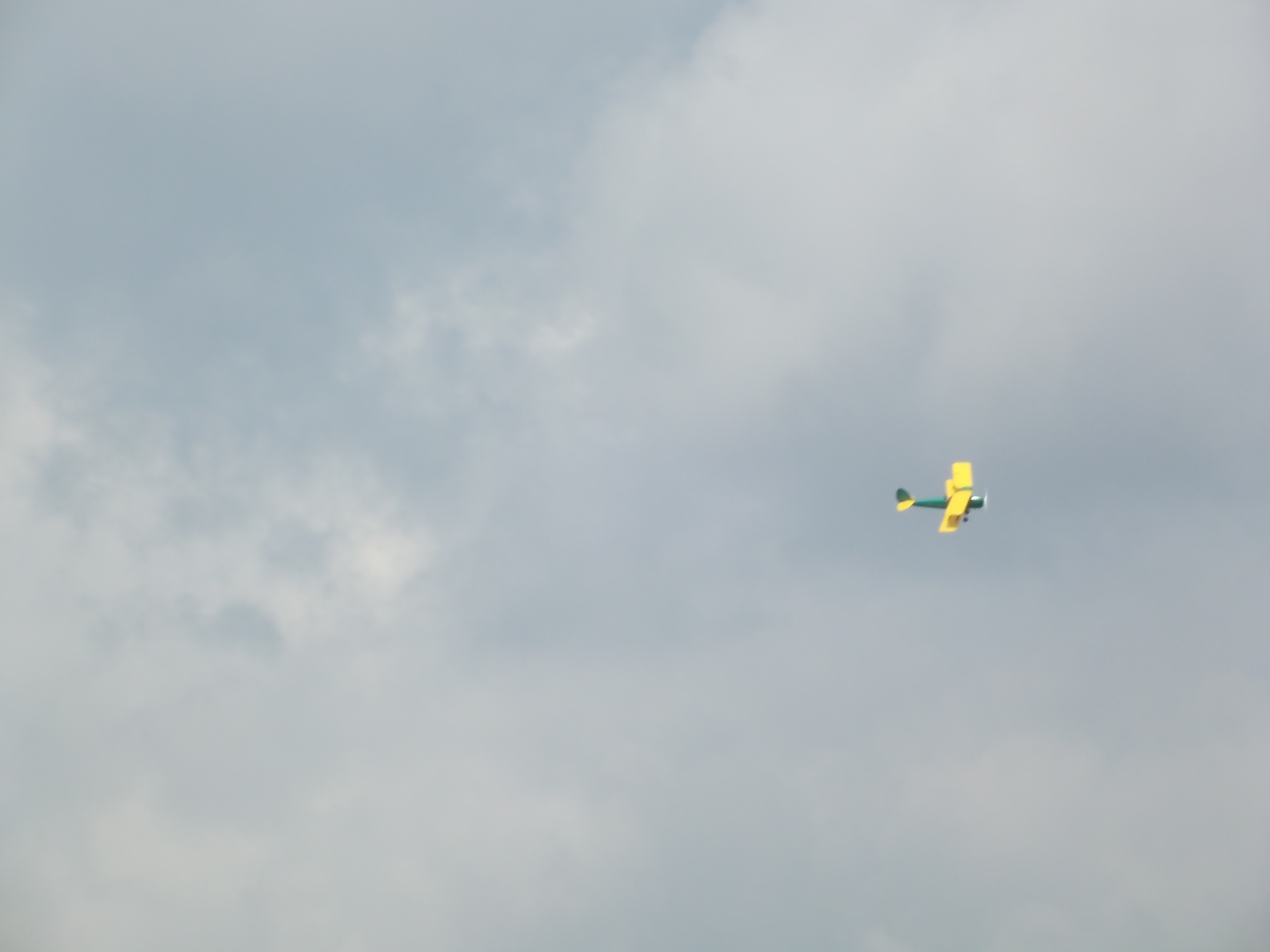 Jet-Flugtage in Ganderkesee - Doppeldecker am Himmel über Ganderkesee
