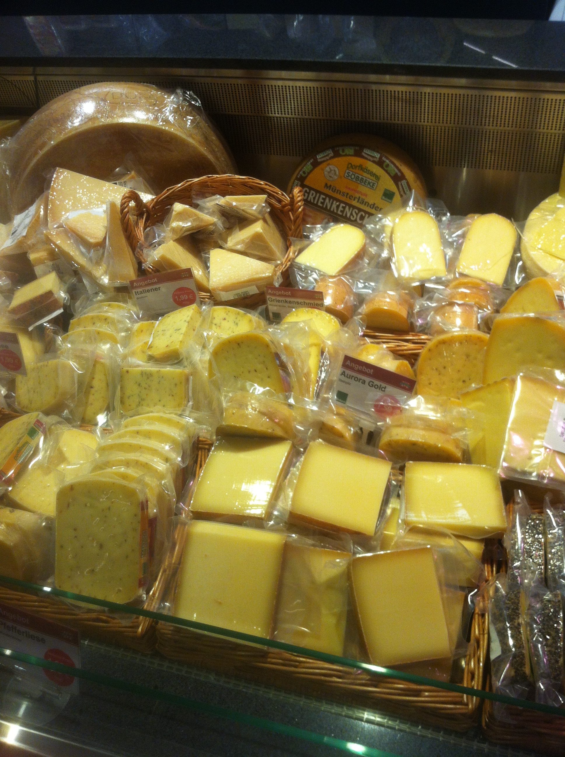 Abgepackter Käse, nur ein Bruchteil der Käsetheke