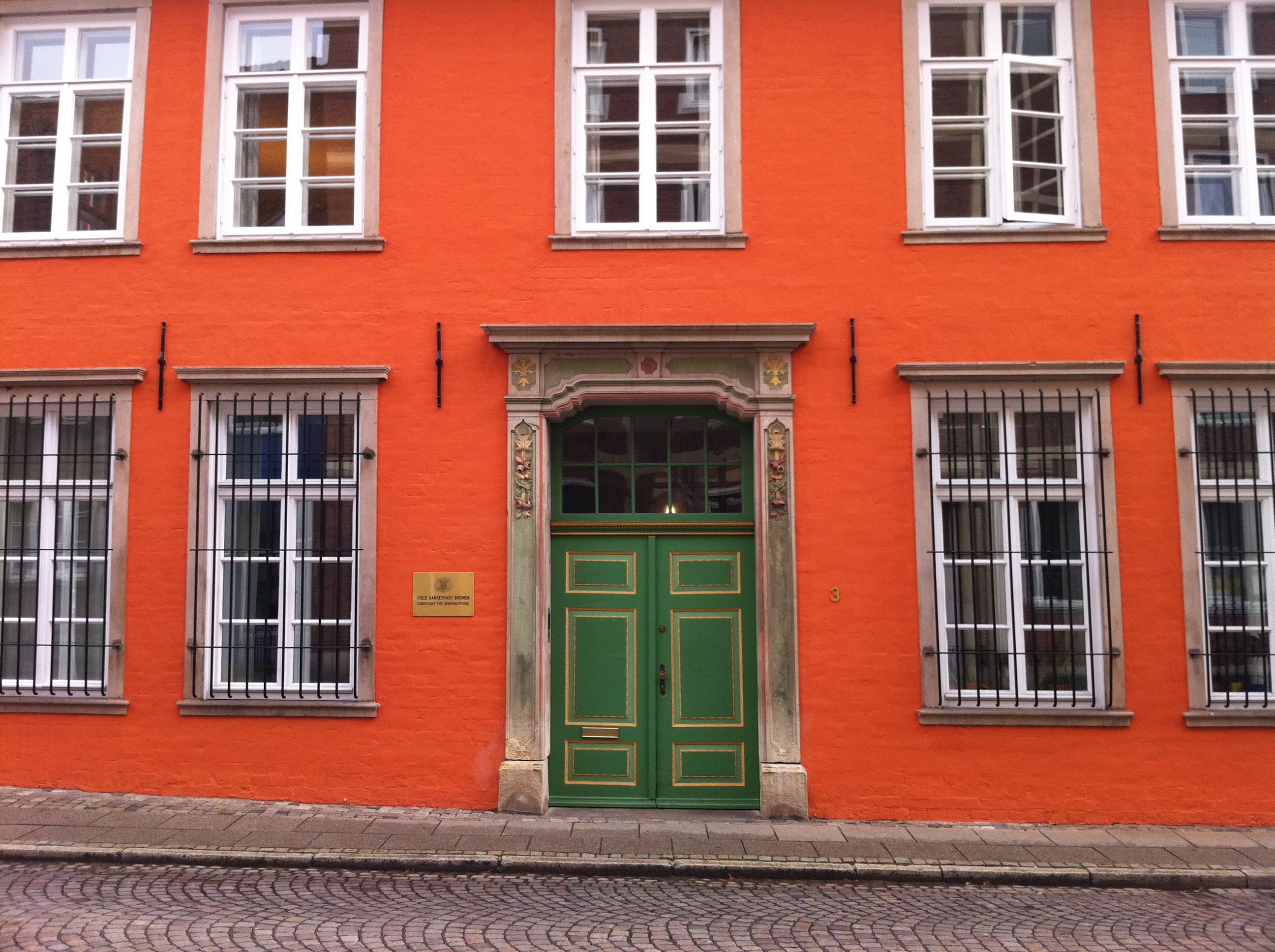 Freie Hansestadt Bremen - Landesamt für Denkmalpflege - schönes altes Haus hinter dem Bremer Dom