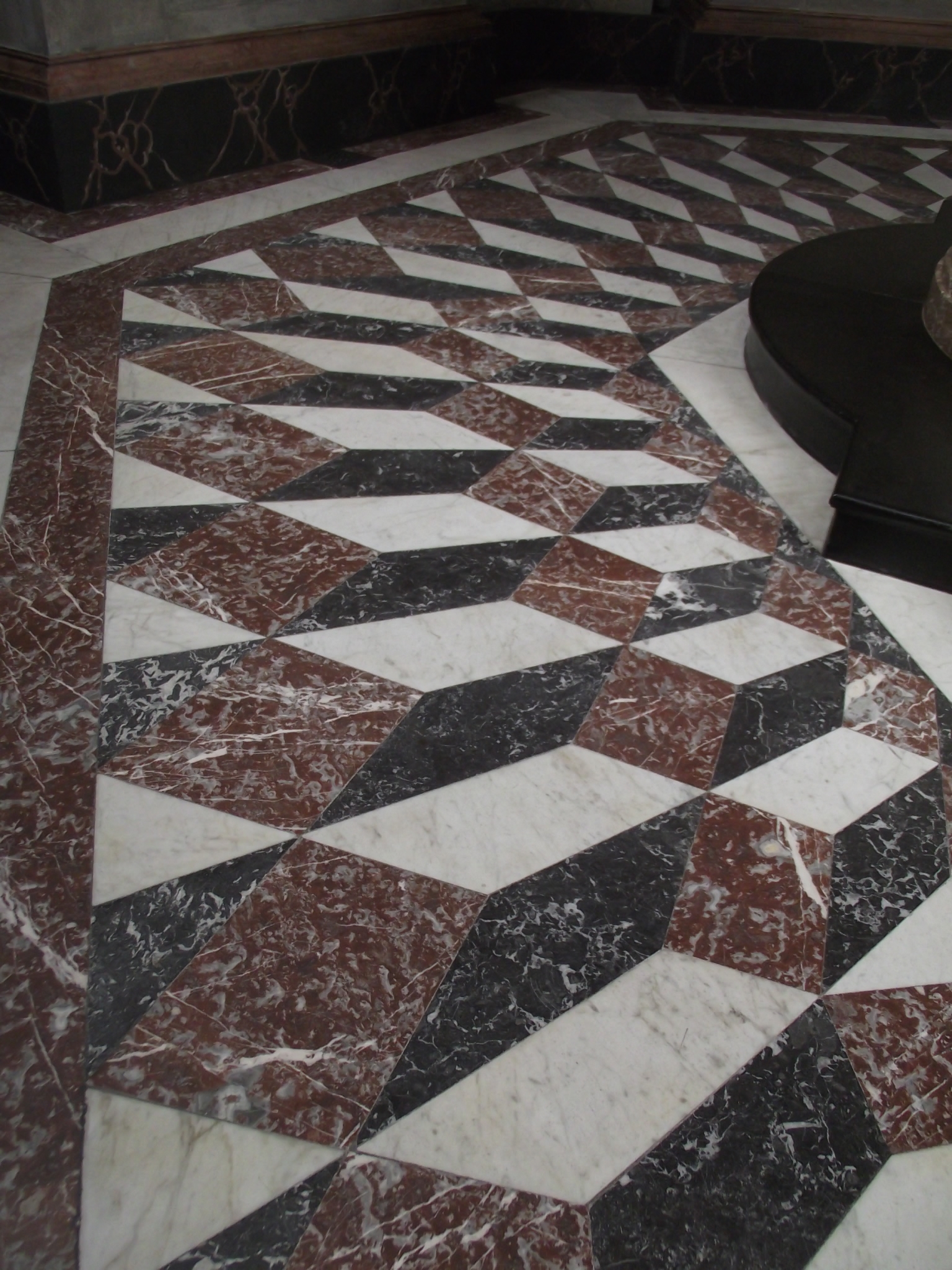 Im Mausoleum des Fürsten Ernst v. Holstein-Schaumburg - Mamorfußboden