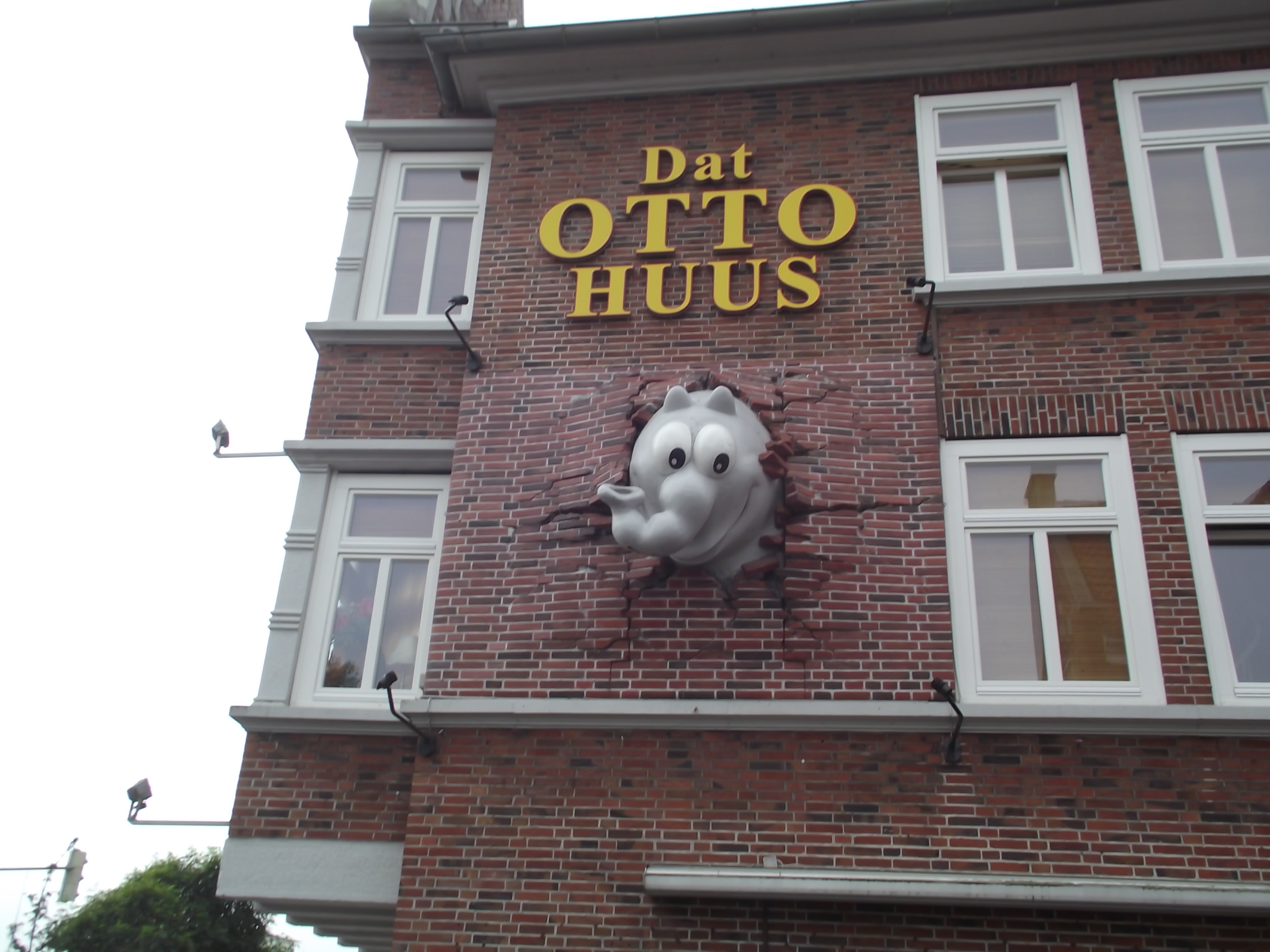 Dat Otto Huus in Emden - originelle Hauswand