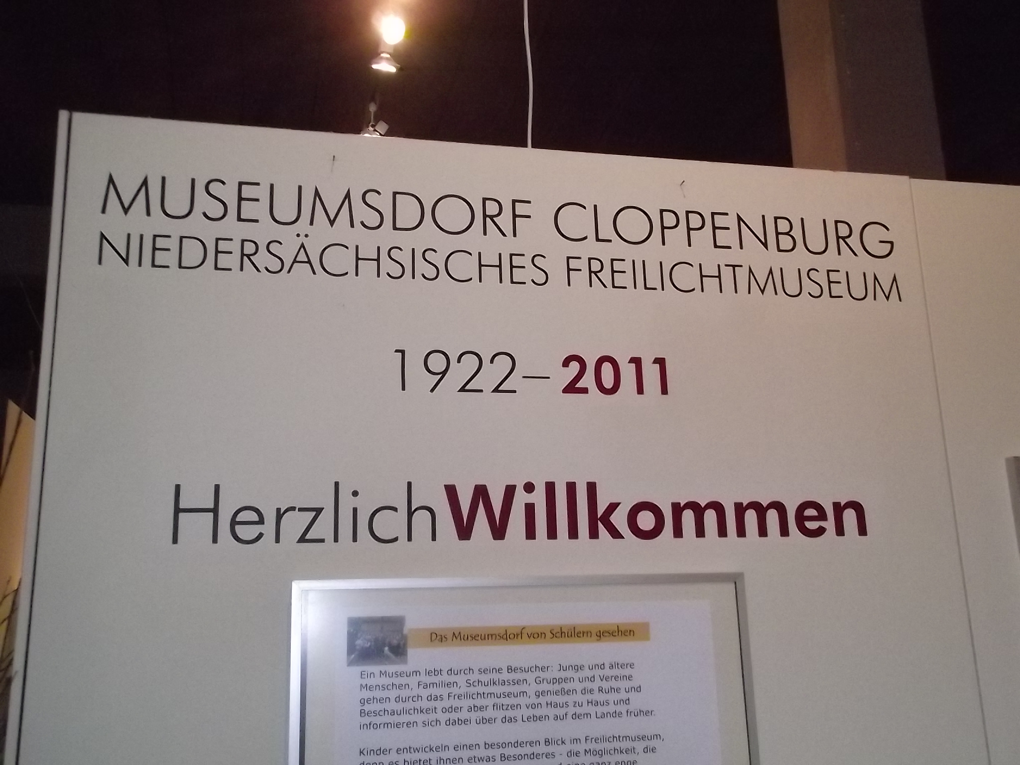 Museumsdorf Cloppenburg - Im Eingangsgeb&auml;ude  - 99 Jahre Museum - auf der Internet Seite vom Museumsdorf steht aber eine andere Jahreszahl.