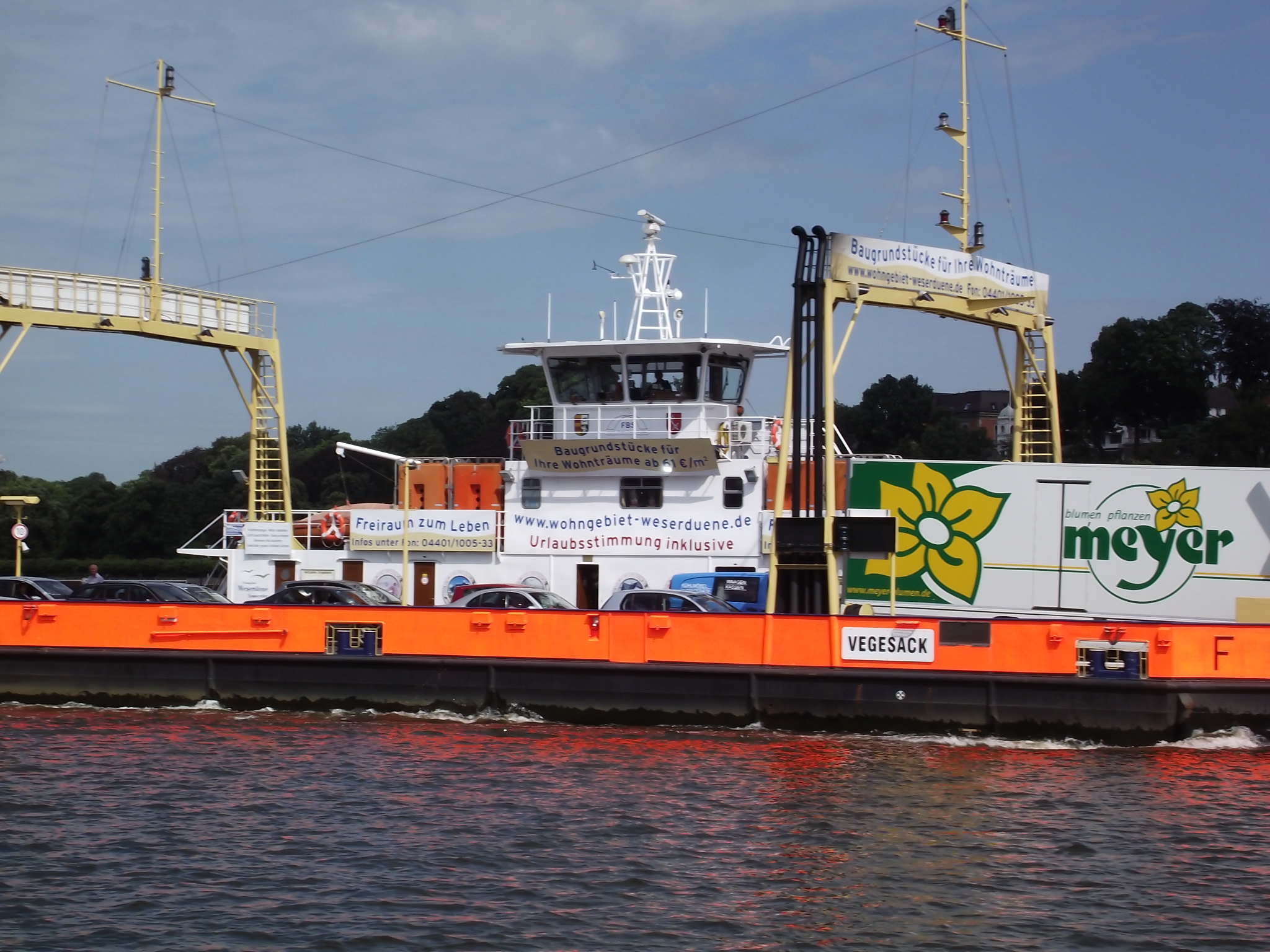 Die neue Fähre &quot;Vegesack&quot; auf dem Weg von Lemwerder nach Vegesack