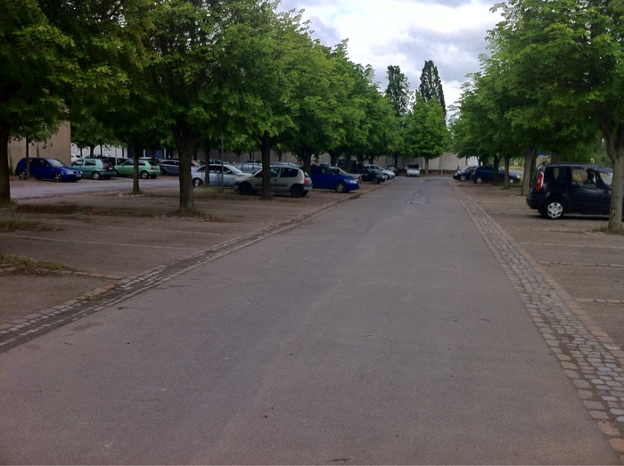 Parkplatz mit vielen schattigen Pl&auml;tzen