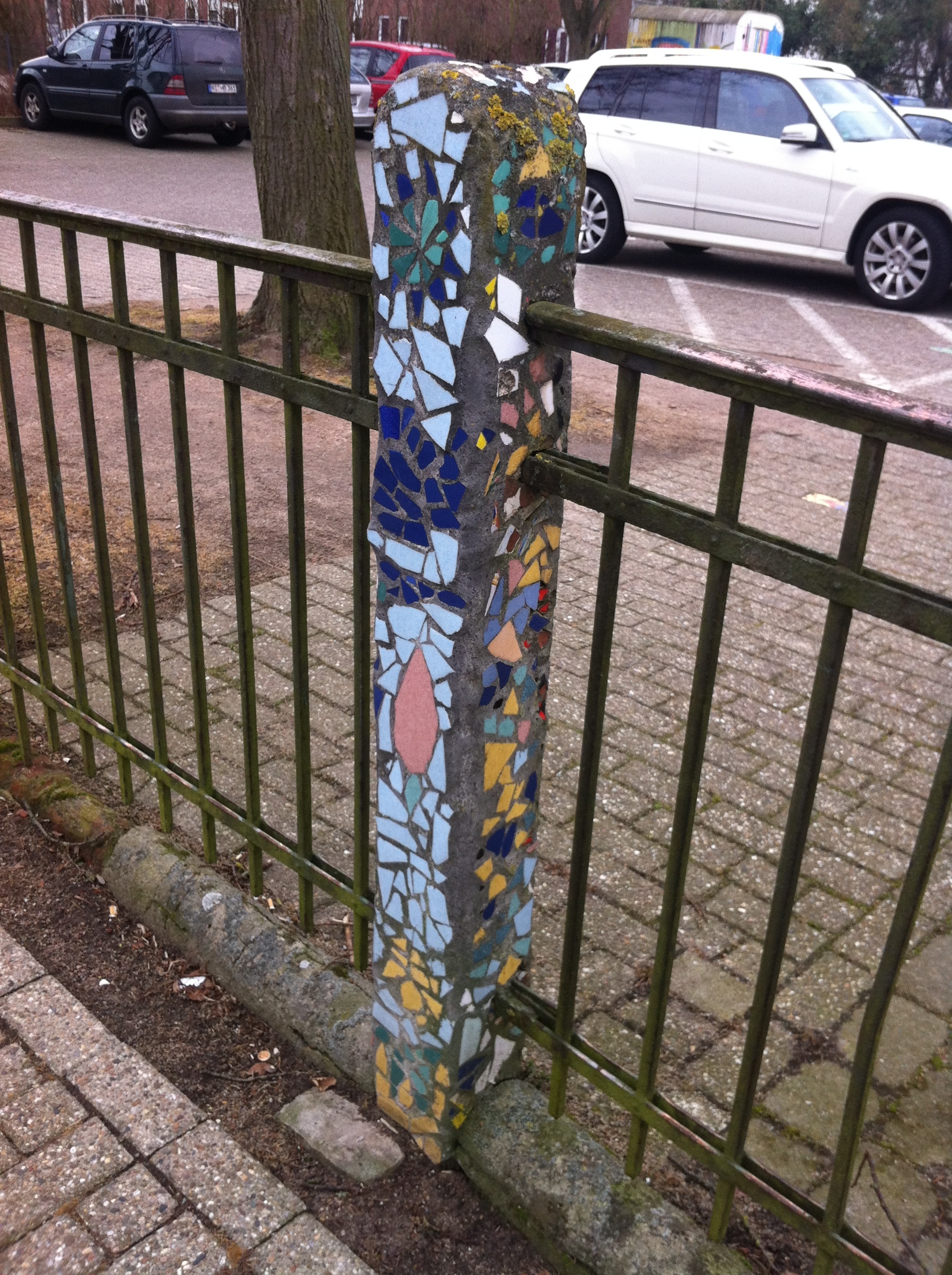 KuSS Kunstschule und Alte Schule in Brinkum - Mosaik Zaunpfeiler