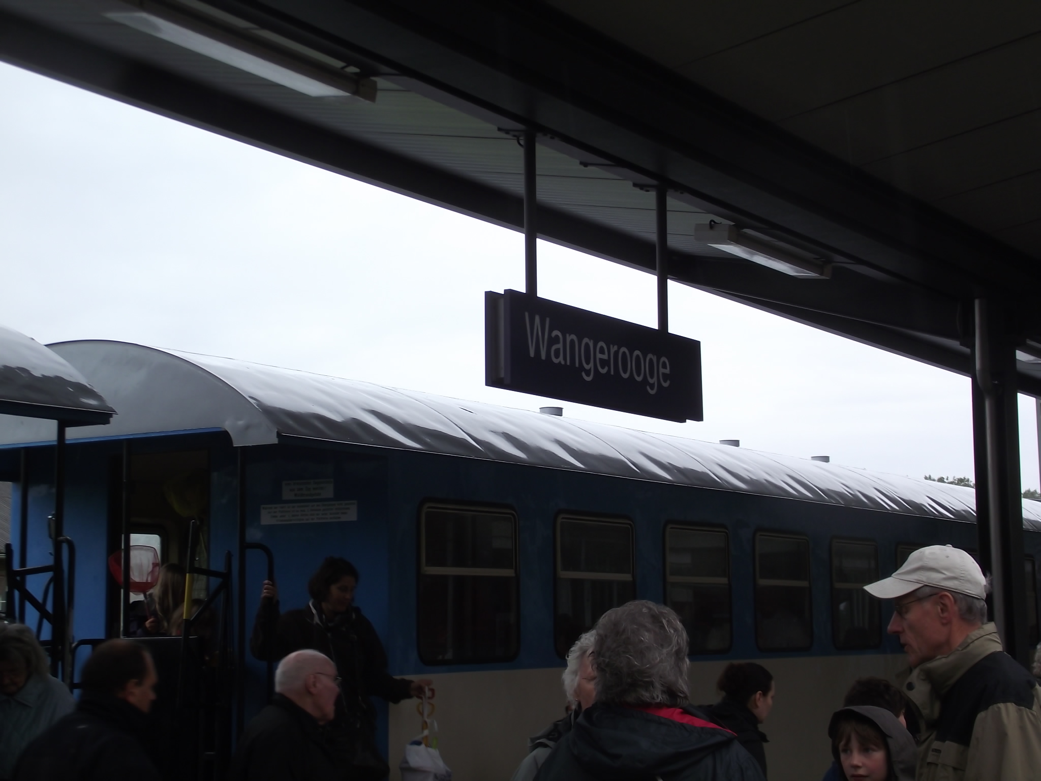 Ankunft am Bahnhof von Wangerooge mit der Inselbahn