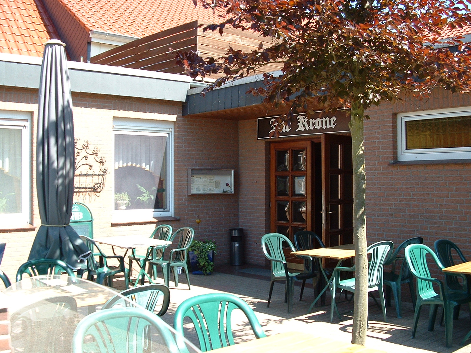 Gaststätte zur Krone in Oberhausen/Hude Biergarten an der Straße