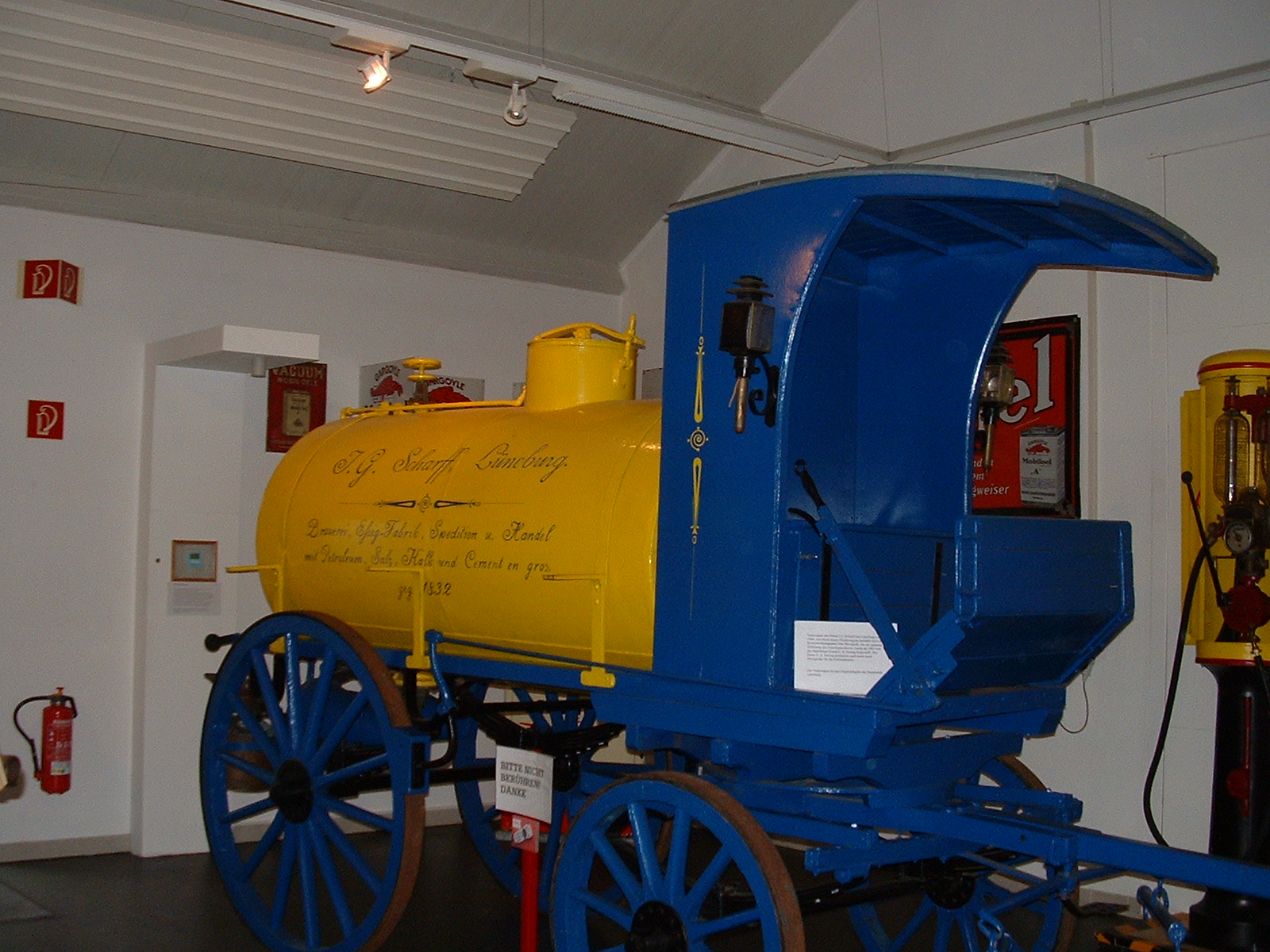 Deutsches Erdölmuseum Wietze - Tankwagen um 1900
