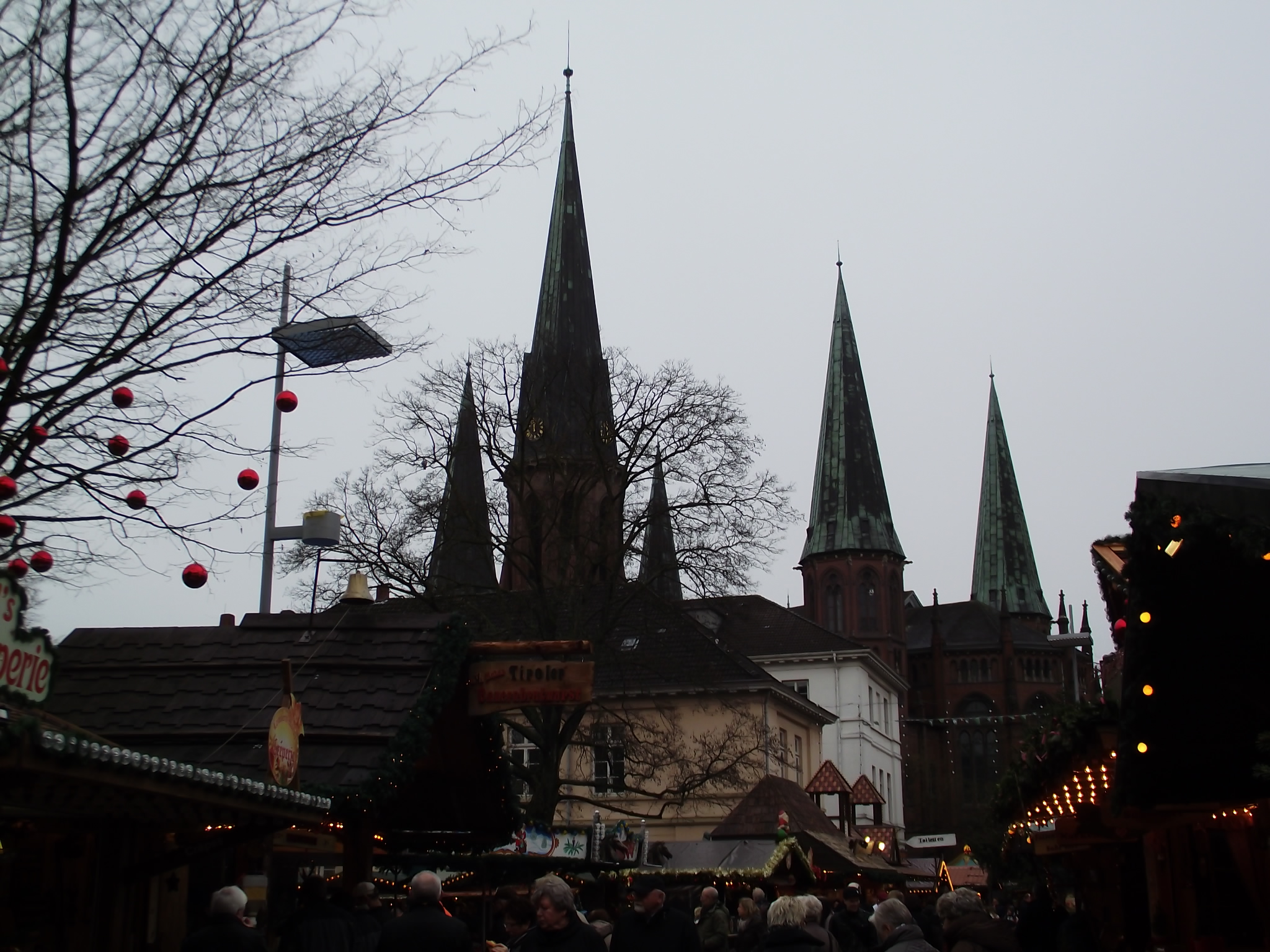 Lamberti Markt Oldenburg - die St. Lamberti Kirche mit 5 Türmen