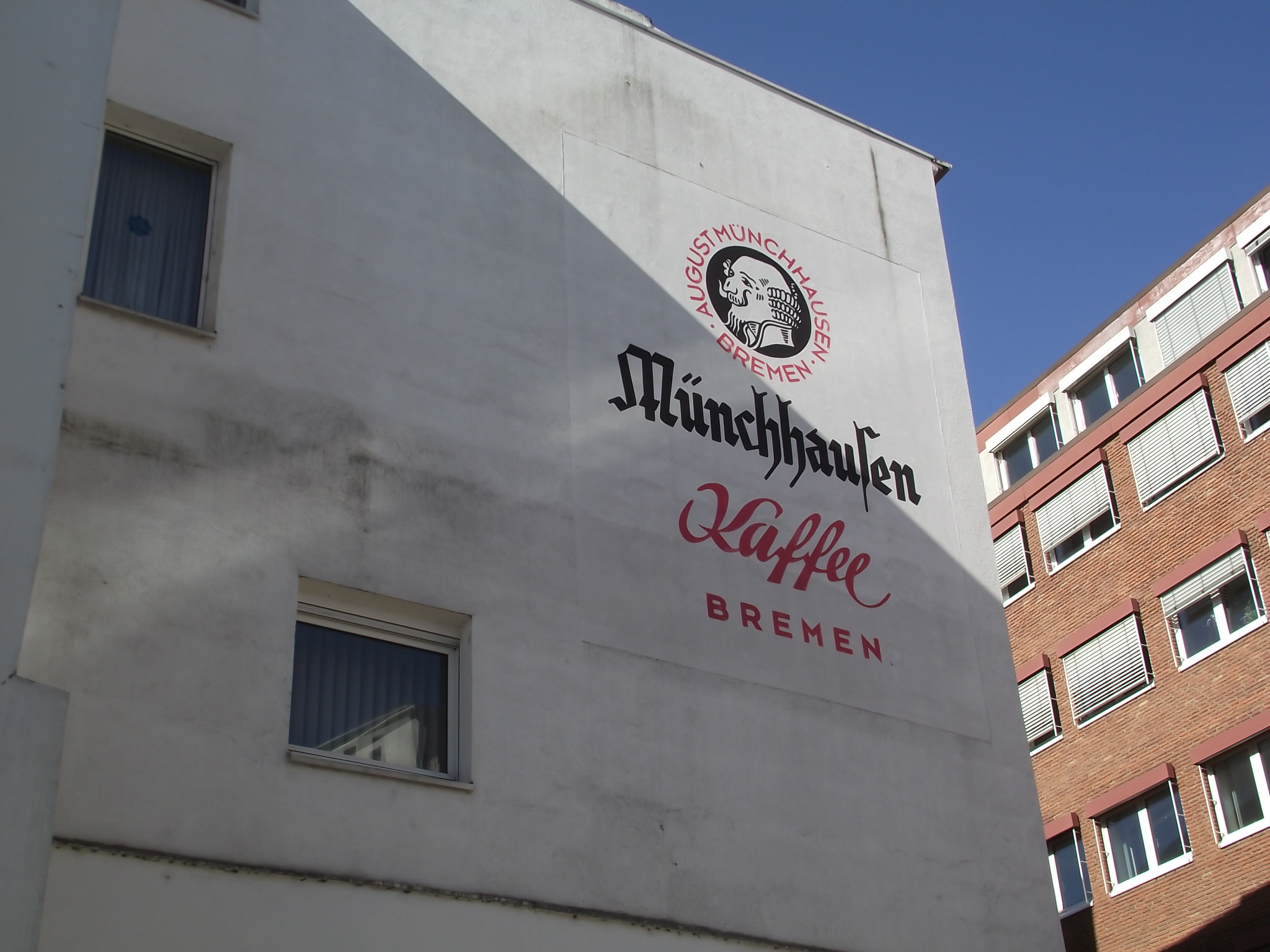 Kaffeerösterei Münchhausen in Bremen - Hauswand mit Reklame