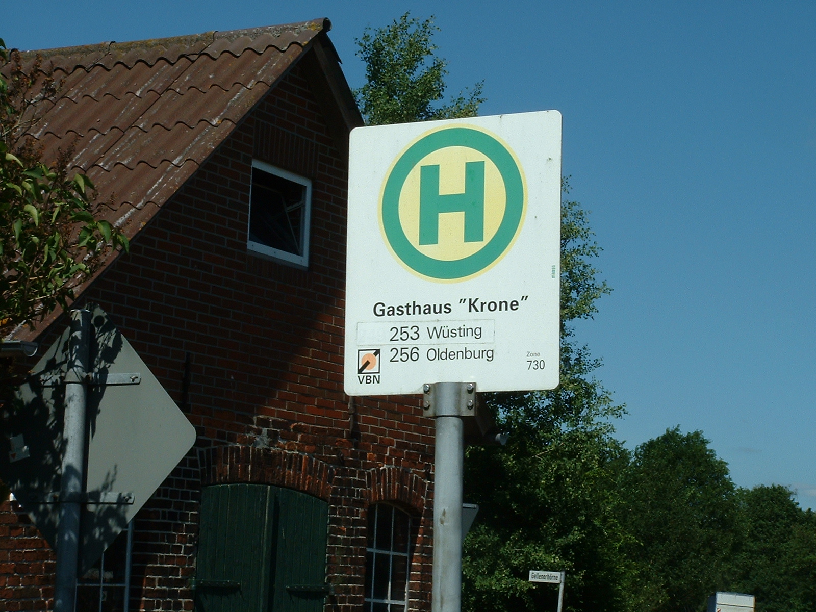 Gaststätte zur Krone in Oberhausen/Hude Haltestelle vor der Tür