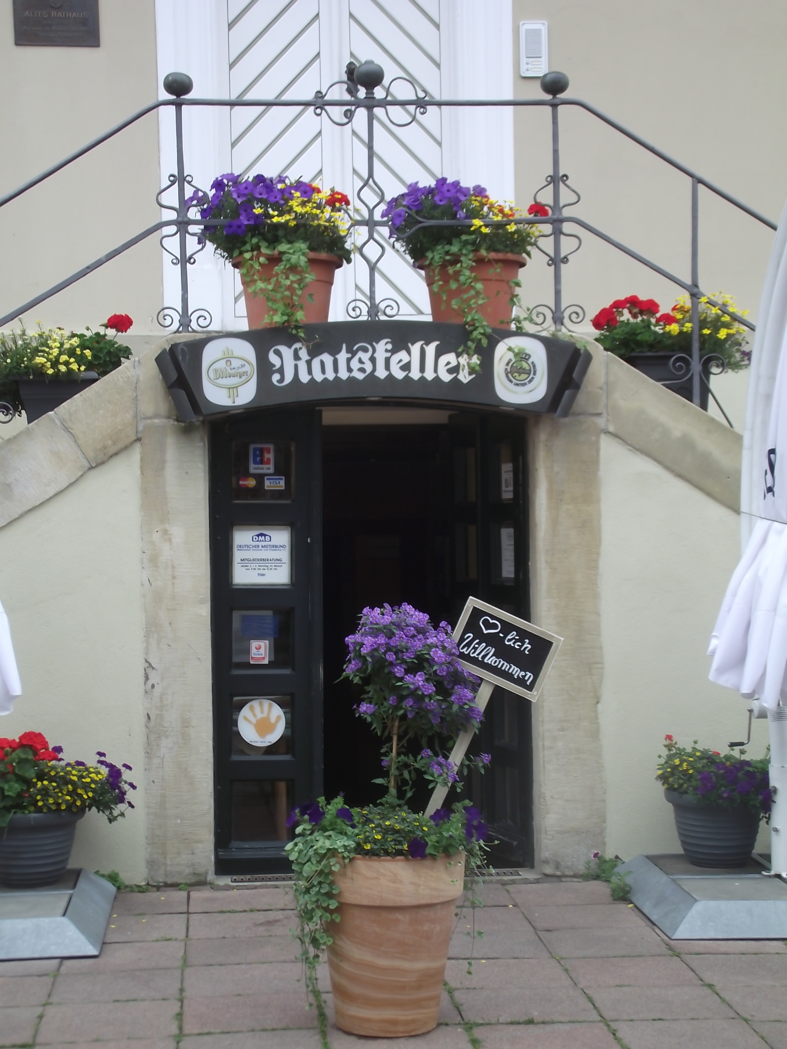 Eingang vom Restaurant Pfannenschmaus im Ratskeller in Neustadt am Rübenberge