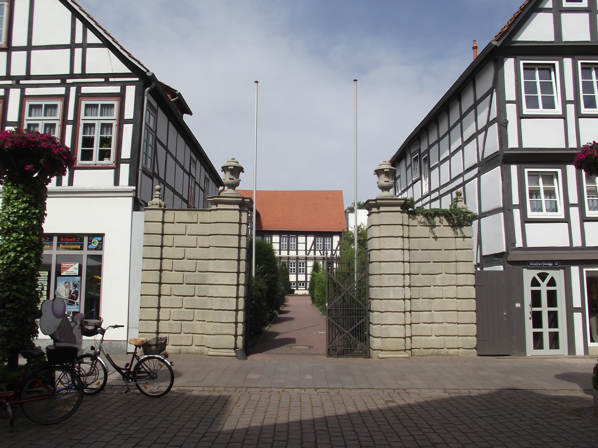 Sparkasse Schaumburg in Rinteln - Eingang zum Prinzenhof