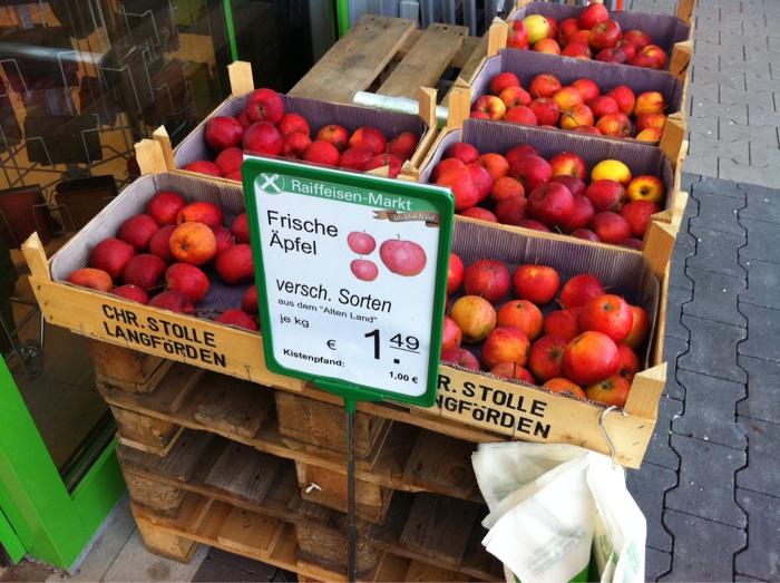 &Auml;pfel bei der Raiffeisen Filiale Ganderkesee