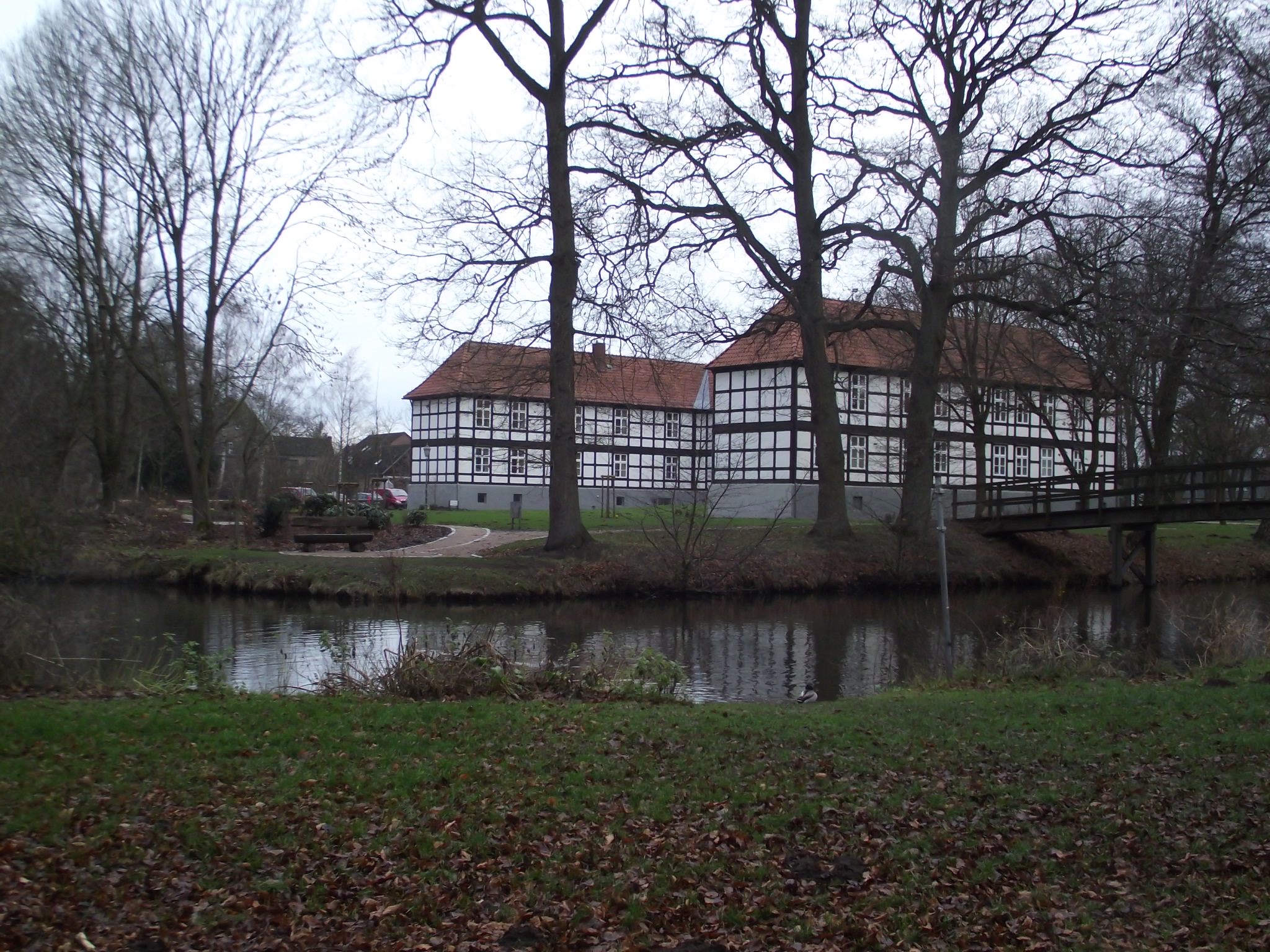 Der Amtshof in Harpstedt - baulich ein U-förmiges Gebäude innerhalb eines Burggraben