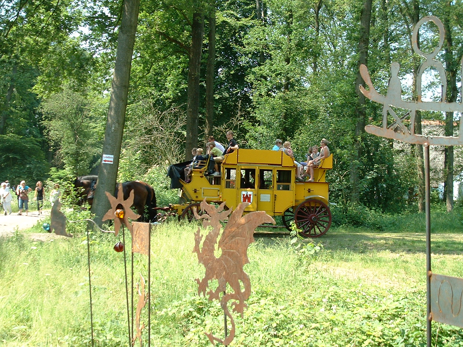 Museumsdorf Cloppenburg - Gartenpartie und die Möglichkeit, mit der alten Postkutsche zu fahren 5.6.2011