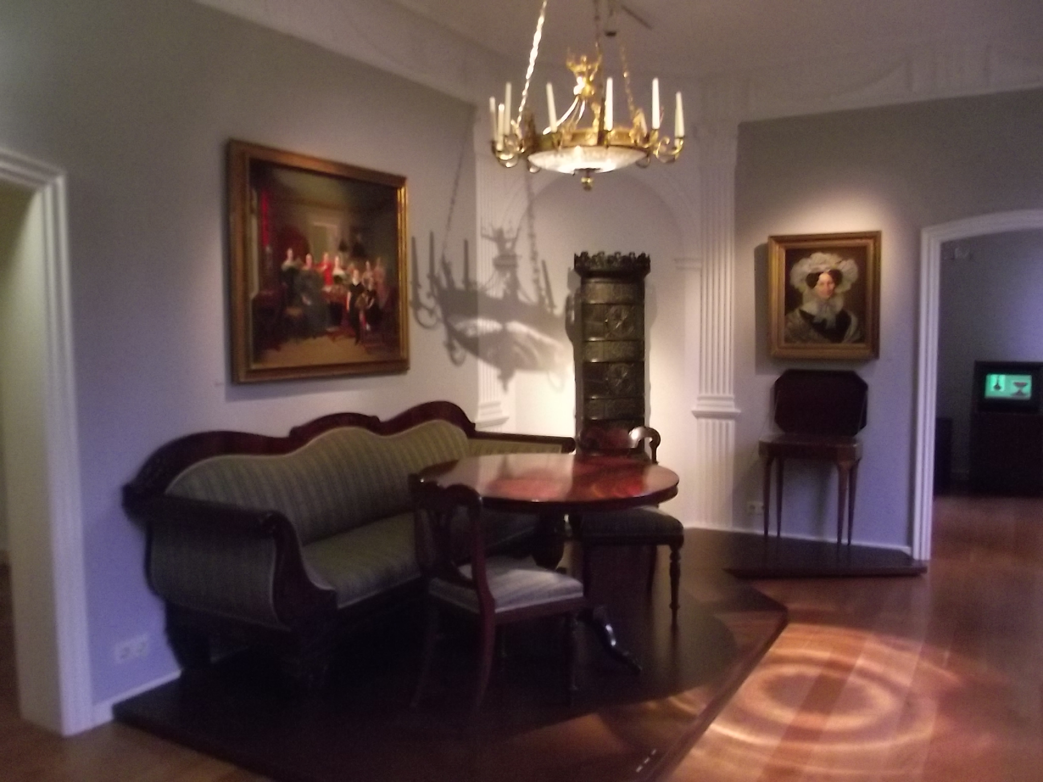 Haus Riensberg - im OG alte Möbel aus Biedermeier und Historismus 19. Jahrhundert