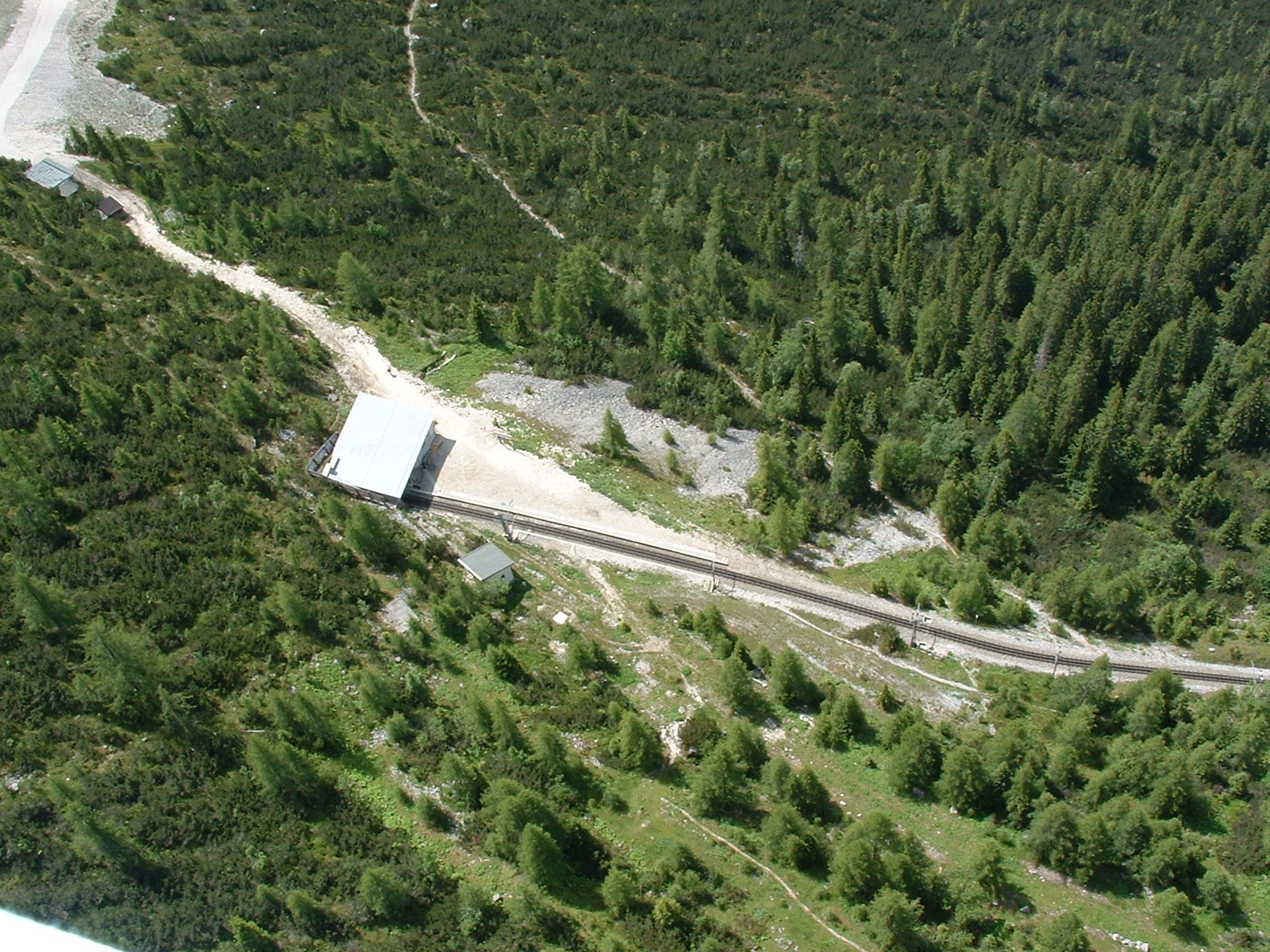 Eingang zum Tunnel der Zahnradbahn