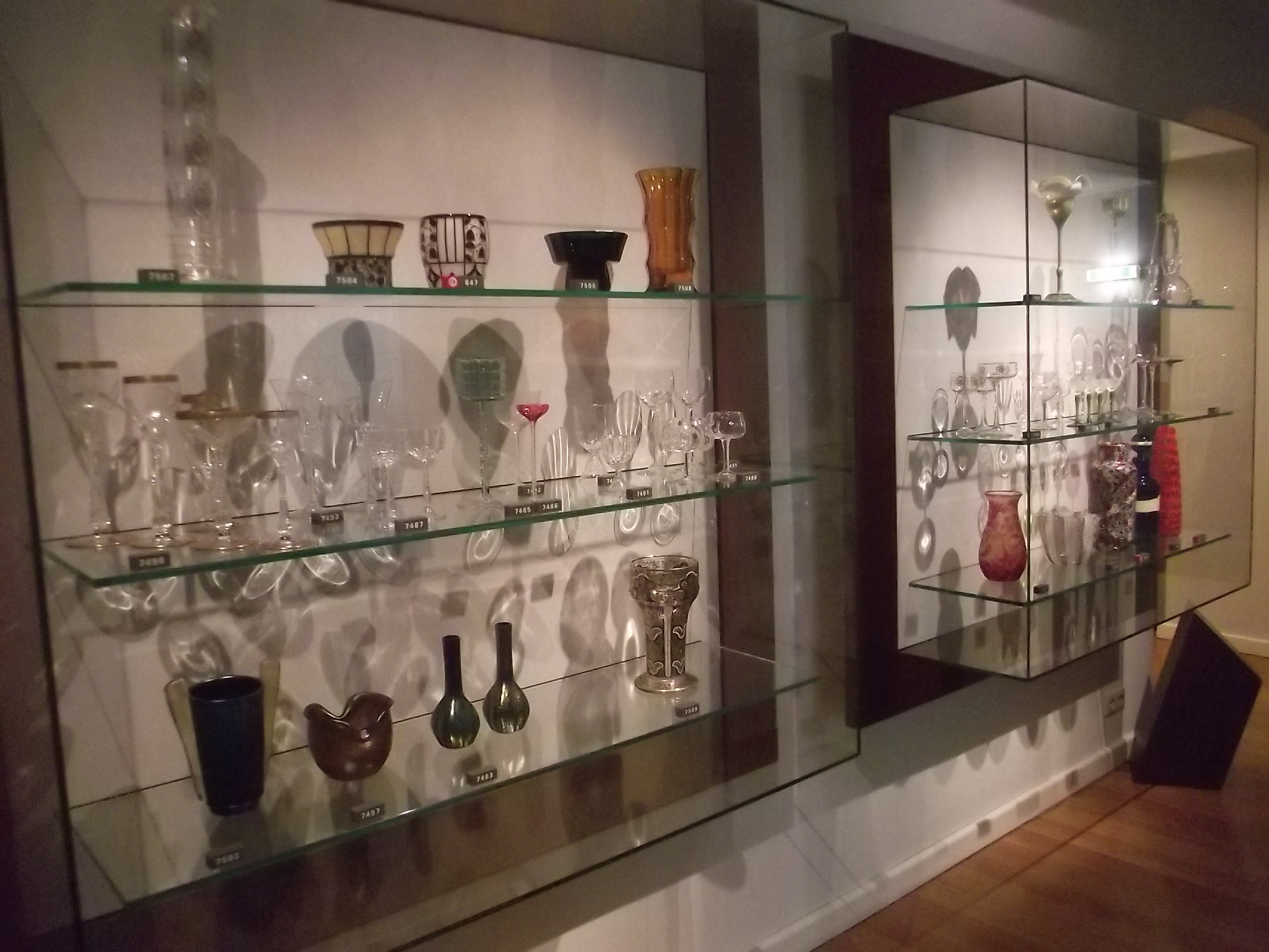 Haus Riensberg - im OG alte Gläser und Vasen