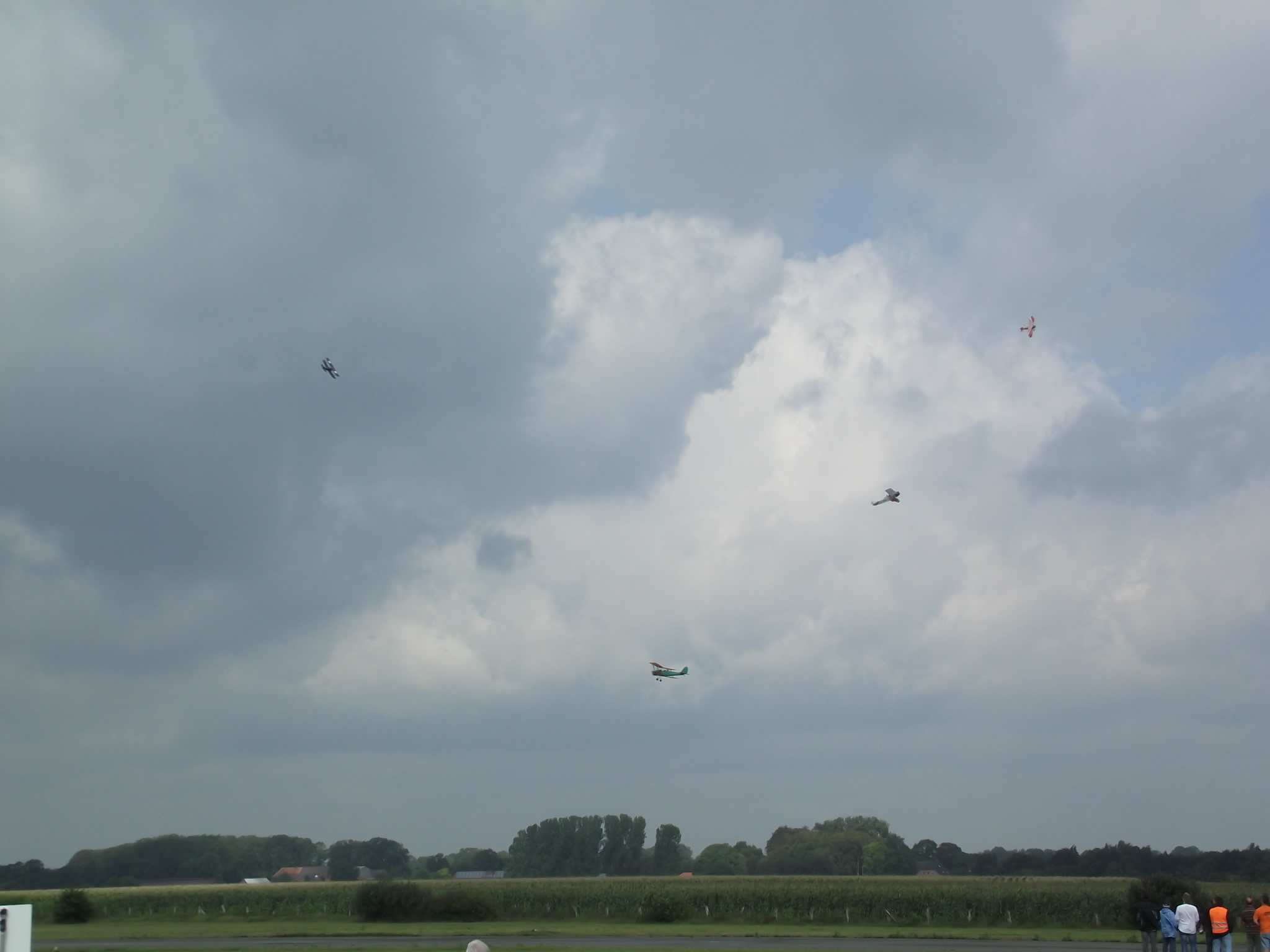 Jet-Flugtage in Ganderkesee - 5 Doppeldecker gleichzeitig am Himmel über Ganderkesee