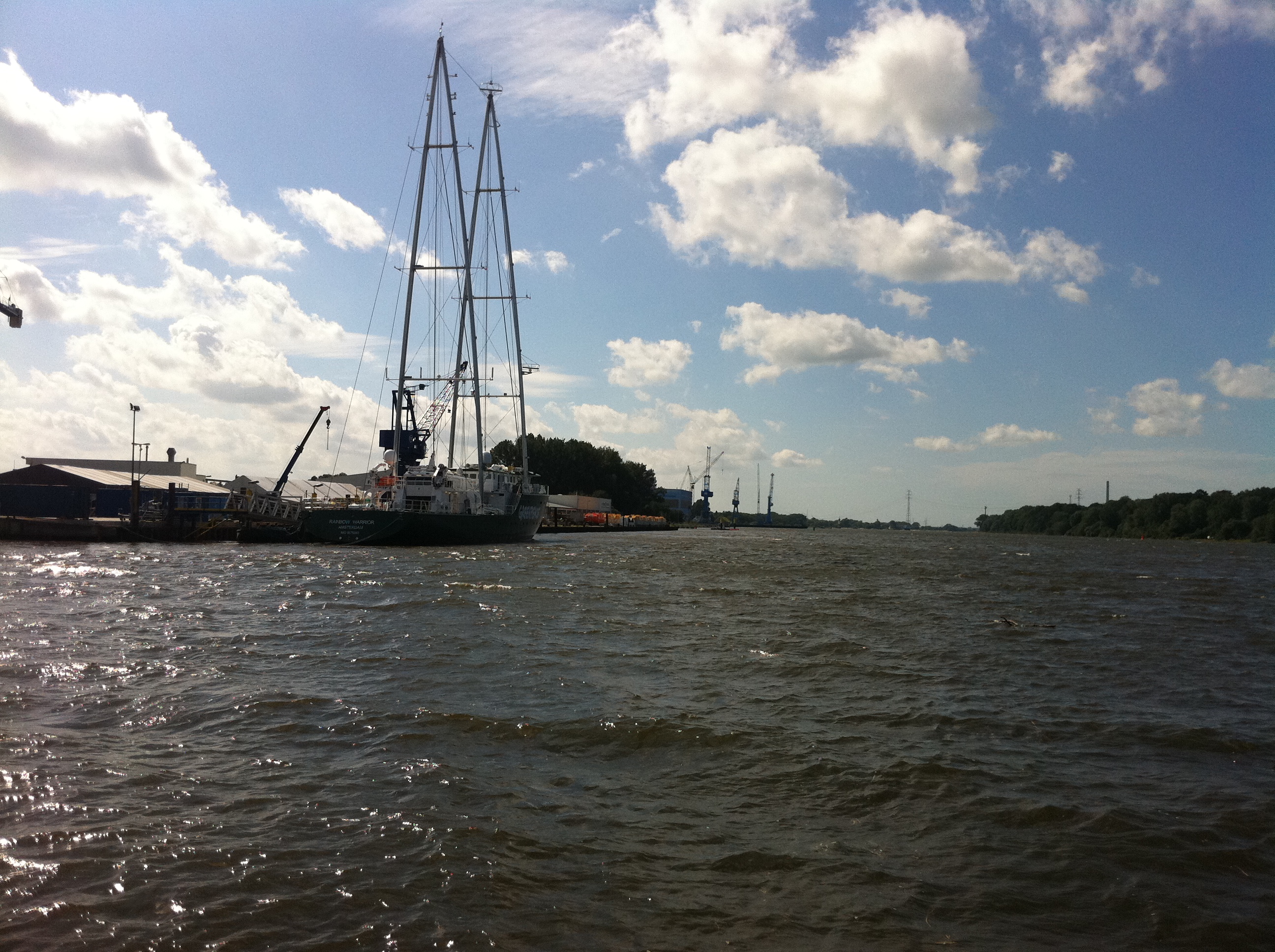 Die Fassmer Werft in Motzen , am Pier die Rainbow Warrior III von GREENPEACE - Heimathafen Amsterdam steht hinten dran