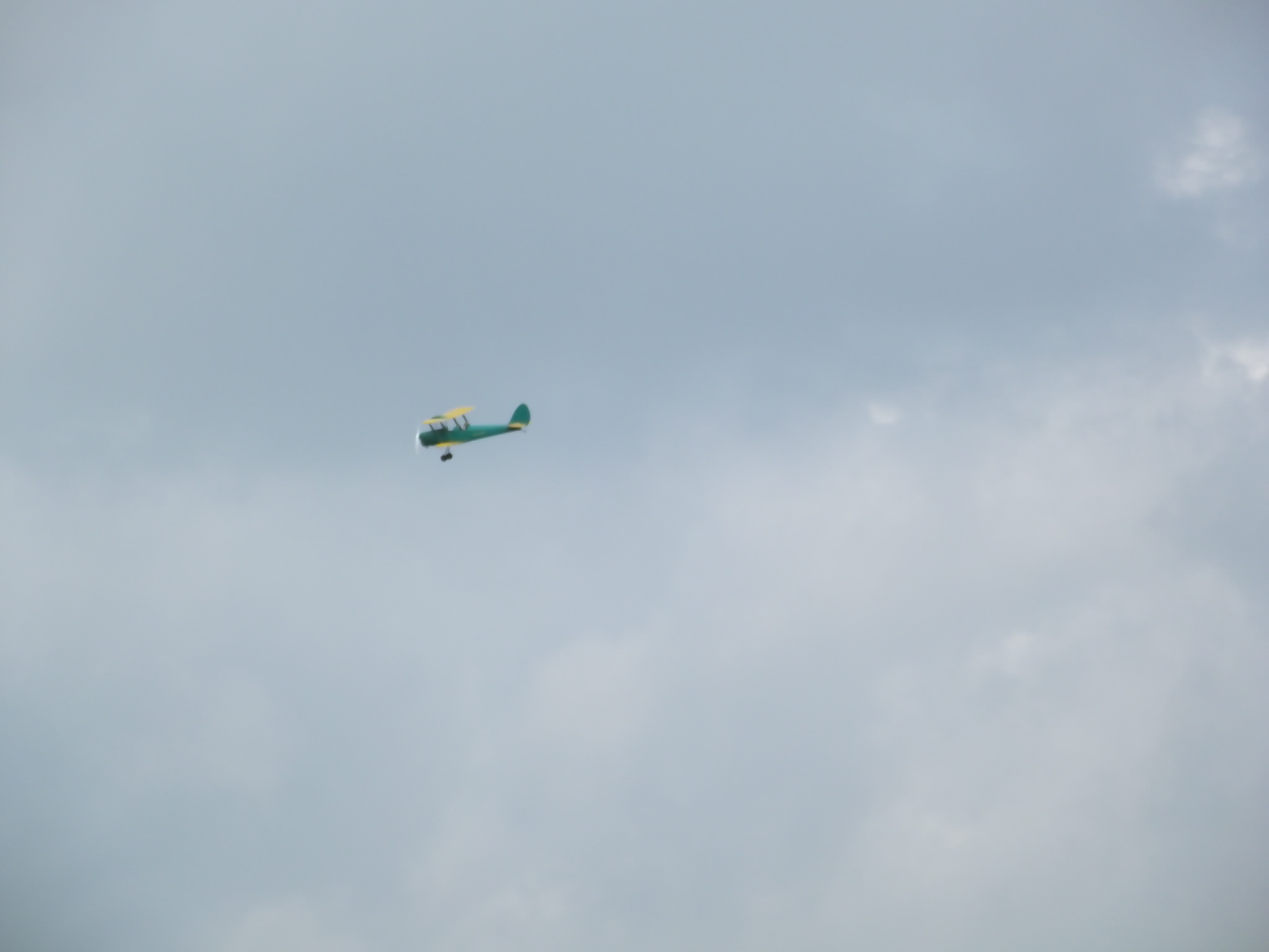 Jet-Flugtage in Ganderkesee - Doppeldecker am Himmel über Ganderkesee