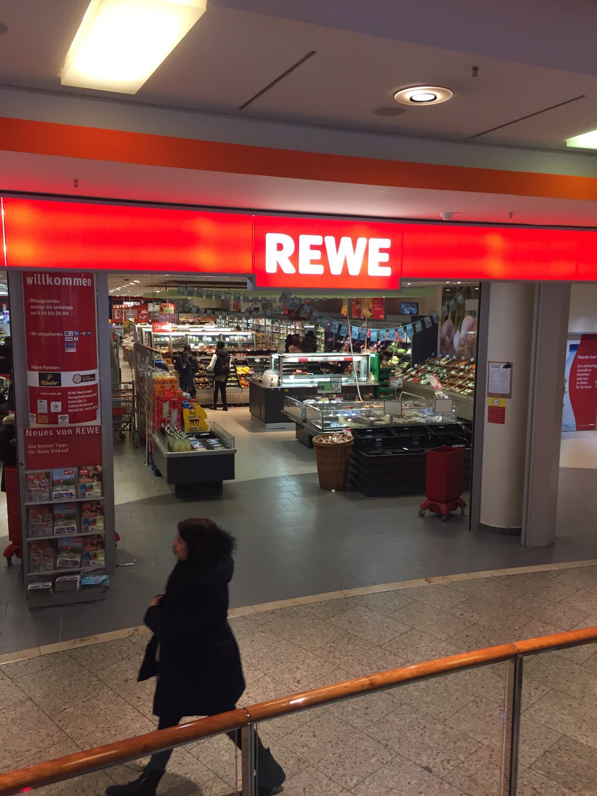 Bild 1 REWE in Hamburg
